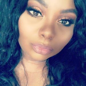 Meet your Posher, Deshelle